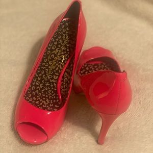 Jessica Simpson pumps